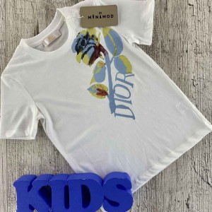 Футболка на девочку белый оттенок Футболка на девочку белый оттенок