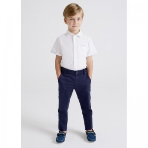 Льняные брюки-чинос на мальчика Mayoral (Майорал) синего оттенка